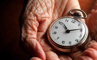 Uhr, die das Altern misst