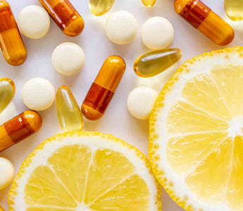 Vitaminhaltige Zitronen und Vitamin Präparate 