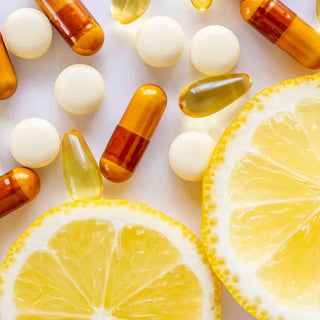 Vitaminhaltige Zitronen und Vitamin Präparate 