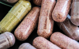 verschiedene Nahrungsergänzungsmittel in Kapseln