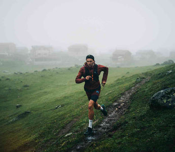 Ultrarunner Phillip Ausserhofer laufend in den Bergen
