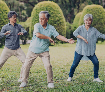 fit im Alter: Bewegung im Park